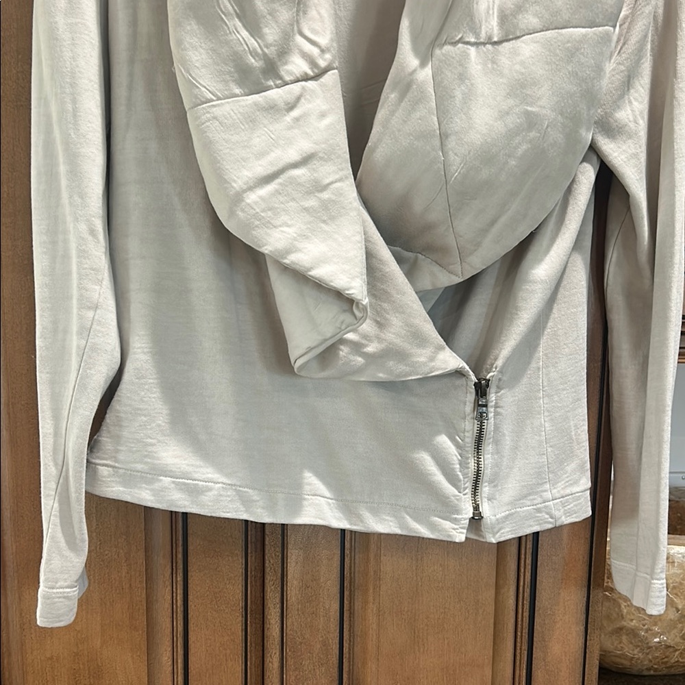 Elegant Cream Women's Jacket - Picture 3 of 7